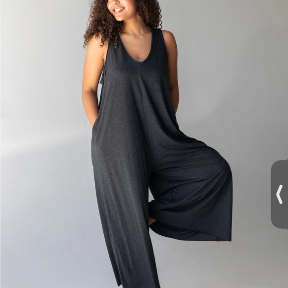 NATURAL LIFE Black Wide-Leg Pockets Jumpsuit - Picture 3 of 3